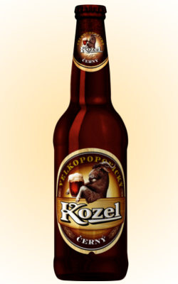 Фирменная бутылка пива Velkopopovicky Kozel Dark на фото