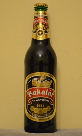 Фирменная бутылка пива Bakalar Tmave Vycepni