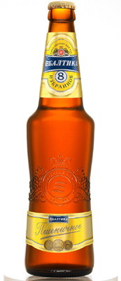 На фото пиво Балтика 8 Пшеничное в фирменной бутылке от Балтики