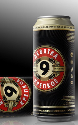 Пиво Балтика 9 Крепкое - рекламное фото: стеклянная кружка и бутылка