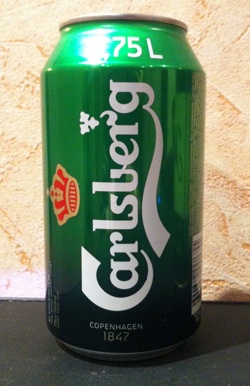 Фирменная баночка пива Carlsberg