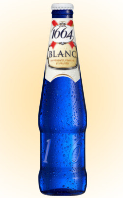 Бутылочка пшеничного пива Кроненбург Бланк, жаль она не полностью белая, как во Франции