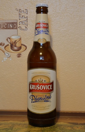 Фирменная бутылка пива Krusovice Psenicne