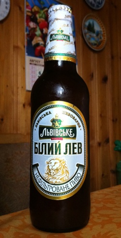 Фирменная бутылка пива Львовское