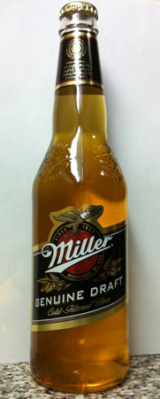 Фирменная бутылка пива Miller Genuine Draft