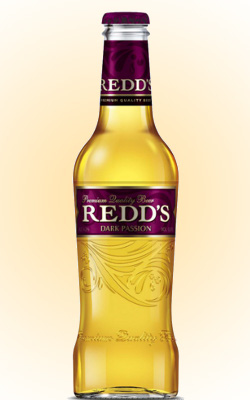 Фирменная бутылка пива Redds Dark Passion