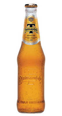Фирменная бутылка пива Тинькофф Золотое - фото