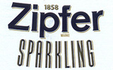 Фирменная бутылка и бокал австрийского пива Zipfer Sparkling