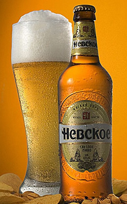 Фирменная бутылка пива Невское Светлое - фото