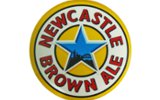Фирменная бутылка пива Newcastle Brown Ale